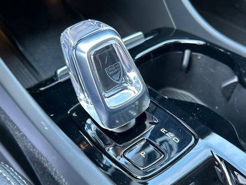 Used 2023 Volvo XC40 B5 Plus image 34