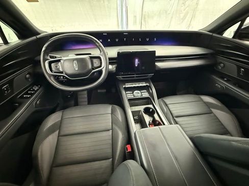 Used 2024 Lincoln Nautilus Reserve w/ Equipment Group 202A AWD/4WD image 13