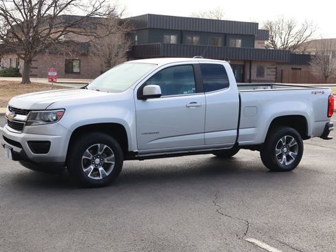 Used 2017 Chevrolet Colorado W/T w/ WT Convenience Package image 10