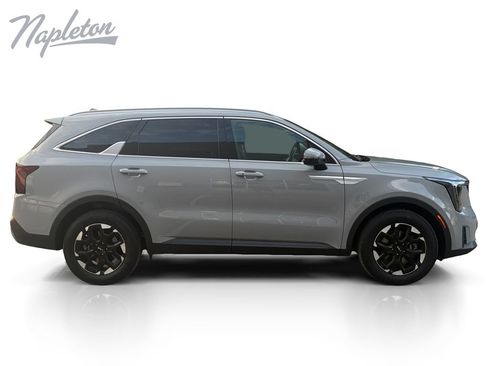 Used 2025 Kia Sorento S FWD image 7