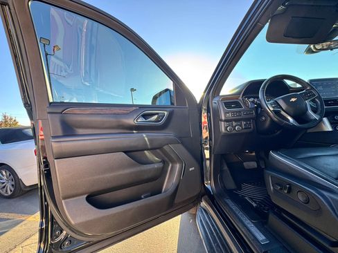 Used 2021 Chevrolet Suburban Premier w/ Premium Package image 10