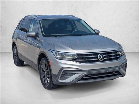 Used 2022 Volkswagen Tiguan SE AWD/4WD image 3