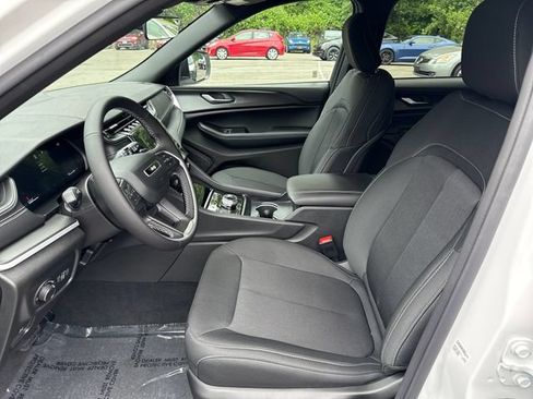 New 2026 Jeep Grand Cherokee Laredo AWD/4WD image 14