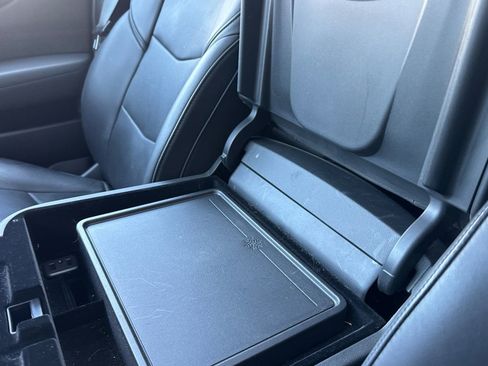 Used 2019 Cadillac Escalade ESV Platinum image 34