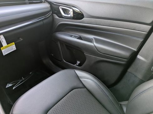 New 2026 Jeep Compass Latitude w/ Sun and Sound Group image 15