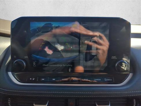 Used 2021 Nissan Rogue Platinum image 15