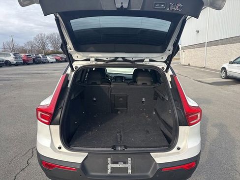 Used 2020 Volvo XC40 T5 R-Design image 14