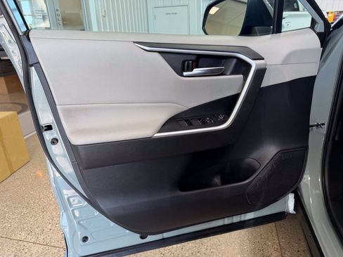 Used 2022 Toyota RAV4 XLE AWD/4WD image 22