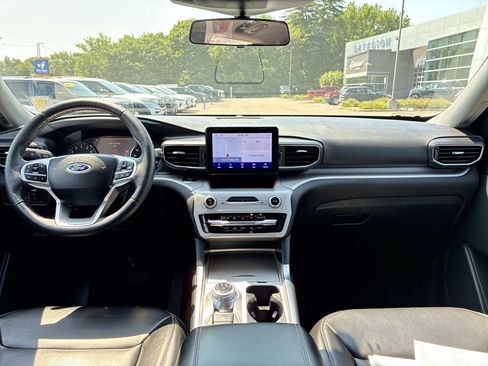Used 2023 Ford Explorer XLT w/ Equipment Group 202A AWD/4WD image 19
