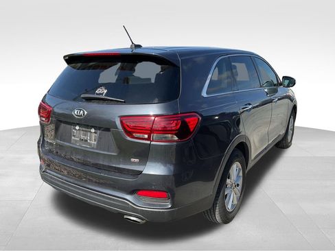 Used 2019 Kia Sorento LX image 9