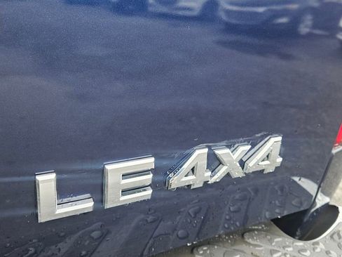 Used 2010 Nissan Frontier LE w/ LE Value Truck Pkg AWD/4WD image 19