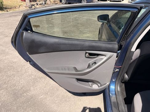 Used 2016 Hyundai Elantra SE image 12