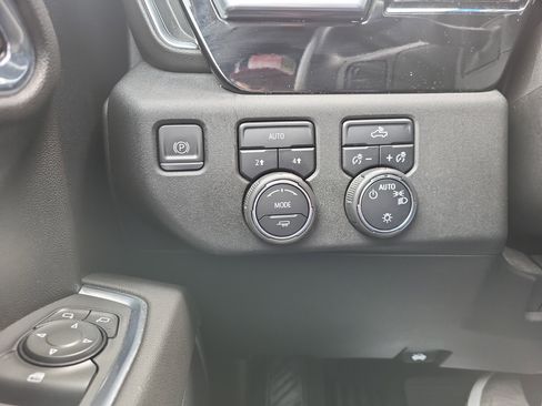 Used 2022 Chevrolet Silverado 1500 LT image 13