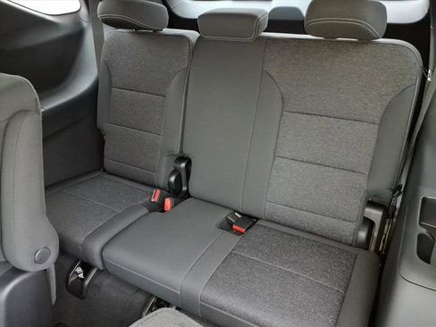 New 2026 Chevrolet Traverse LT image 9