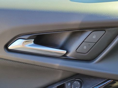 Used 2025 Chevrolet Equinox LT image 23