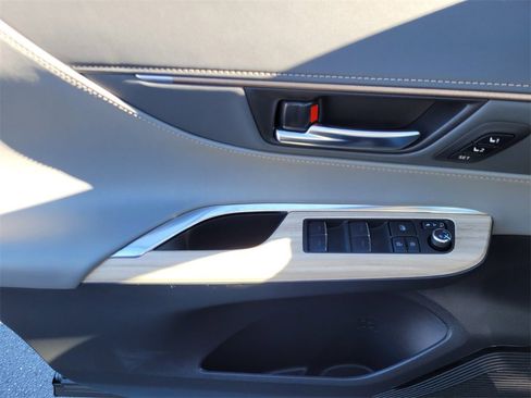 Certified 2024 Toyota Venza XLE image 25
