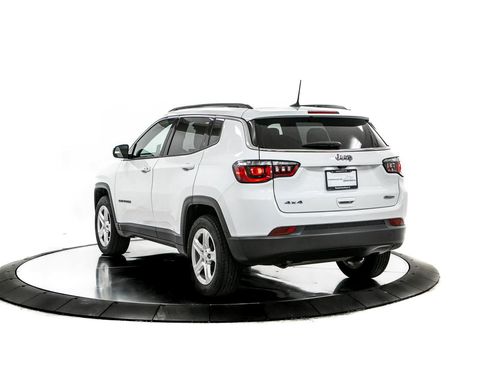 Used 2023 Jeep Compass Latitude AWD/4WD image 3