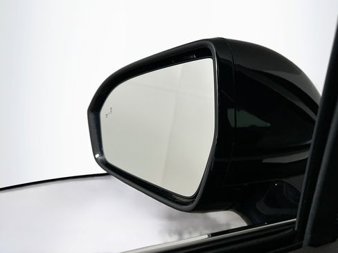 Used 2022 Lincoln Nautilus FWD w/ Premium Package image 16