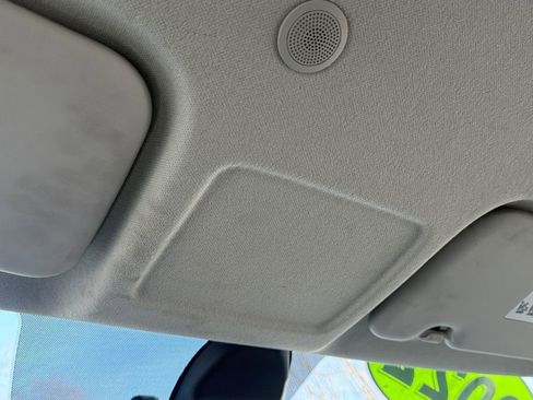 Used 2022 Hyundai Venue SE image 18