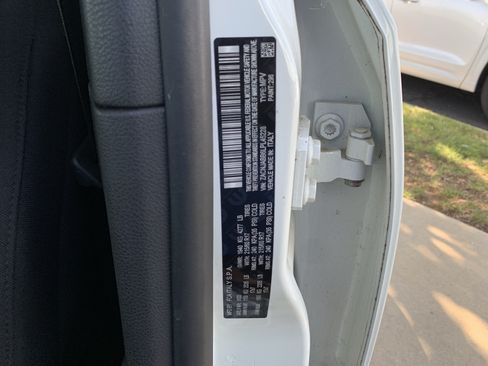 Used 2020 Jeep Renegade Latitude FWD image 36