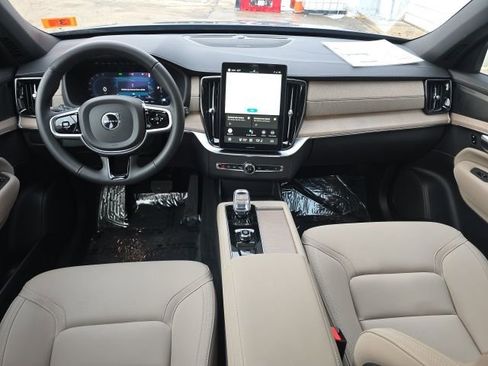 Certified 2025 Volvo XC90 B5 Plus image 25