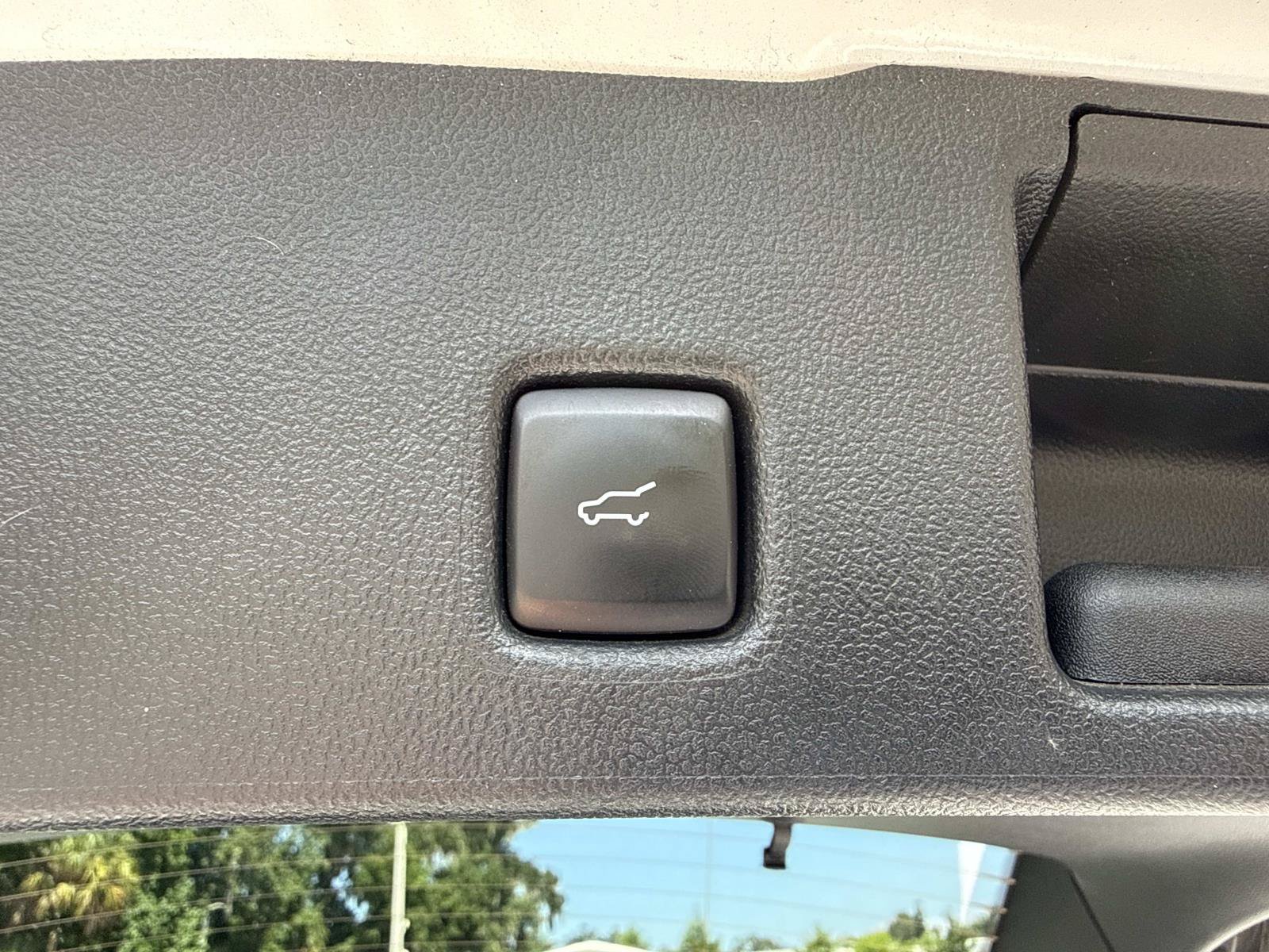 Used 2024 Ford Escape ST-Line w/ Tech Pack #1 FWD image 32