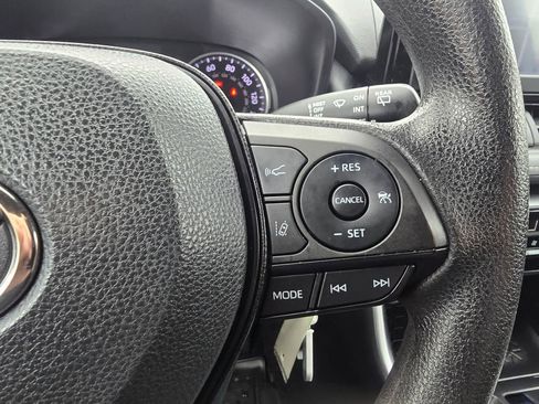Certified 2022 Toyota RAV4 LE AWD/4WD image 18