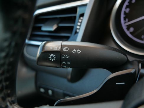 Used 2018 Toyota Camry SE image 34