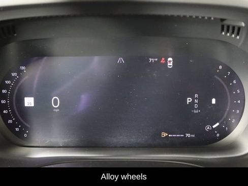 Used 2024 Volvo XC60 B5 Plus AWD/4WD image 10