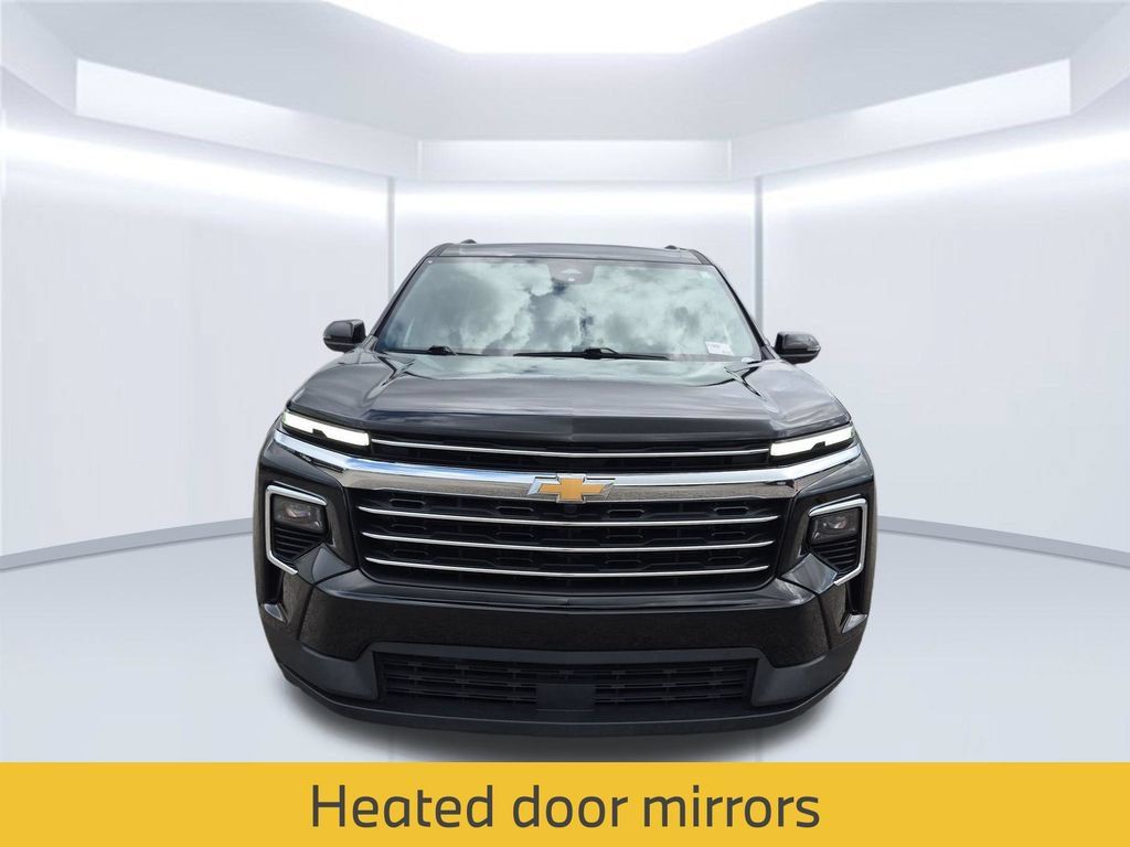 Used 2025 Chevrolet Traverse LT FWD image 11