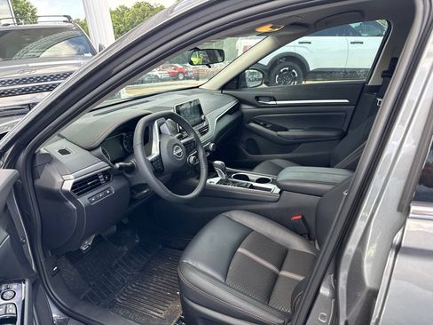 Used 2025 Nissan Altima 2.5 SR FWD image 6