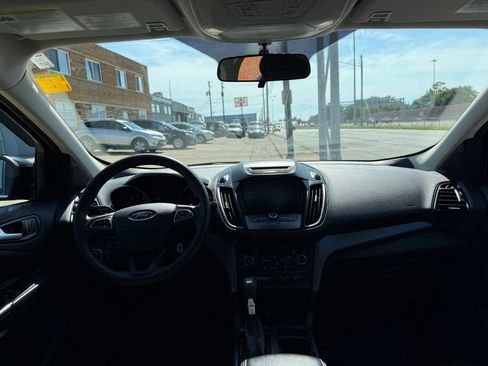 Used 2017 Ford Escape SE w/ Equipment Group 201A FWD image 21
