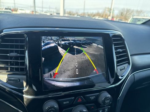 Used 2019 Jeep Grand Cherokee Limited image 20