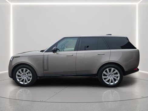 Used 2023 Land Rover Range Rover SE image 2