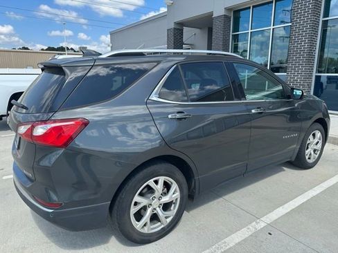 Used 2018 Chevrolet Equinox Premier image 3