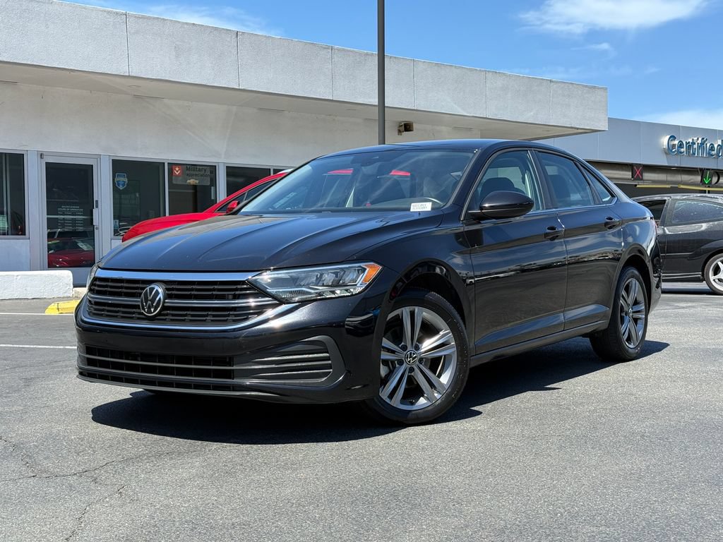 Used 2024 Volkswagen Jetta SE FWD image 2