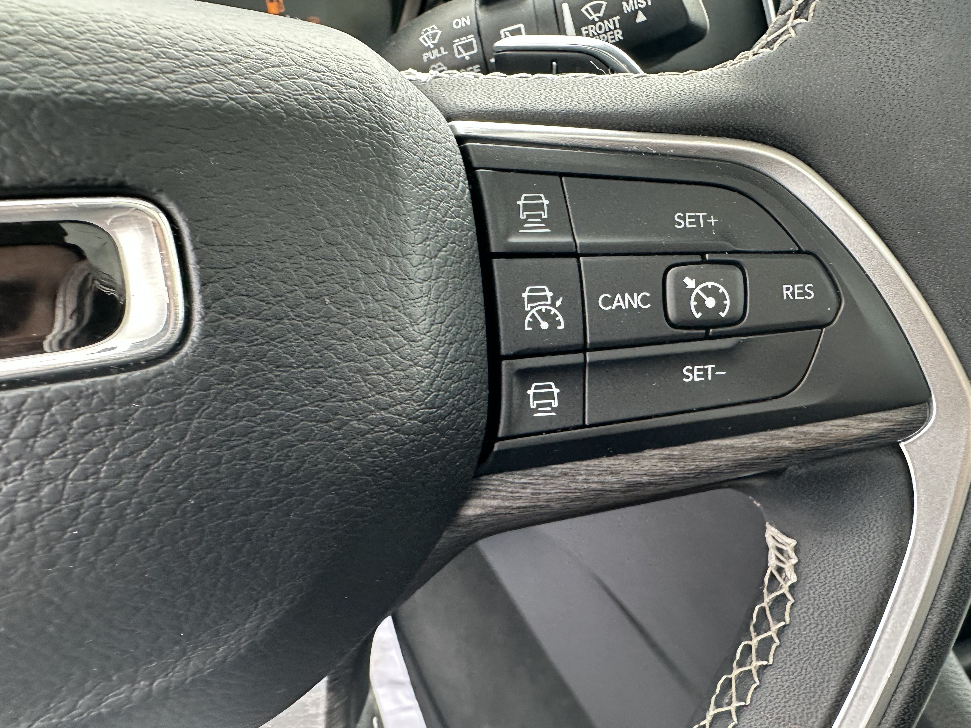 Used 2023 Jeep Grand Cherokee L Limited AWD/4WD image 14