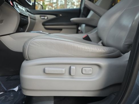 Used 2018 Honda Pilot Touring image 28