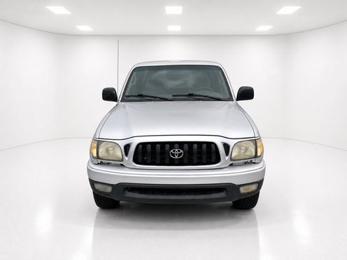 Used 2001 Toyota Tacoma PreRunner RWD image 3