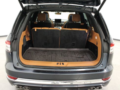 Used 2023 Lincoln Aviator Black Label w/ Class IV Trailer Tow Package image 27