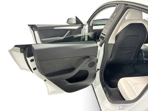 Certified 2023 Tesla Model Y Long Range AWD/4WD image 10
