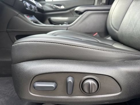Used 2023 GMC Acadia SLT FWD image 13