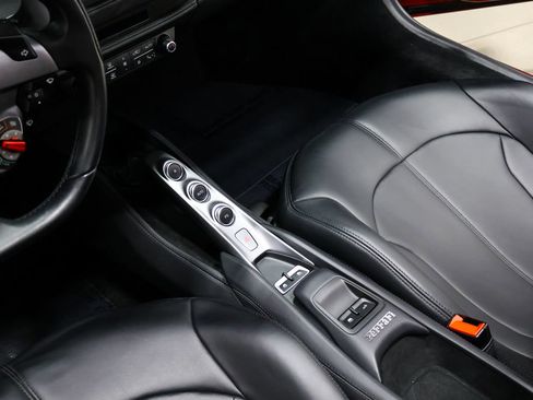 Used 2022 Ferrari F8 Tributo RWD image 36