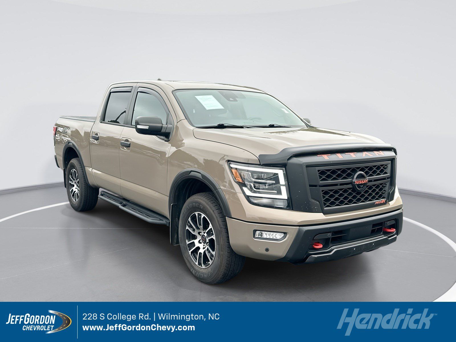 Used 2022 Nissan Titan PRO-4X w/ Pro-4x Convenience Package AWD/4WD image 1