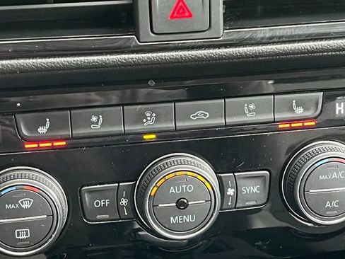 Used 2022 Volkswagen Taos SEL image 38