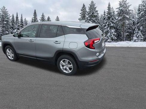 Used 2024 GMC Terrain SLE image 3