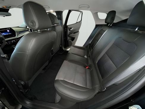 Used 2025 Chevrolet Trax LT FWD image 32