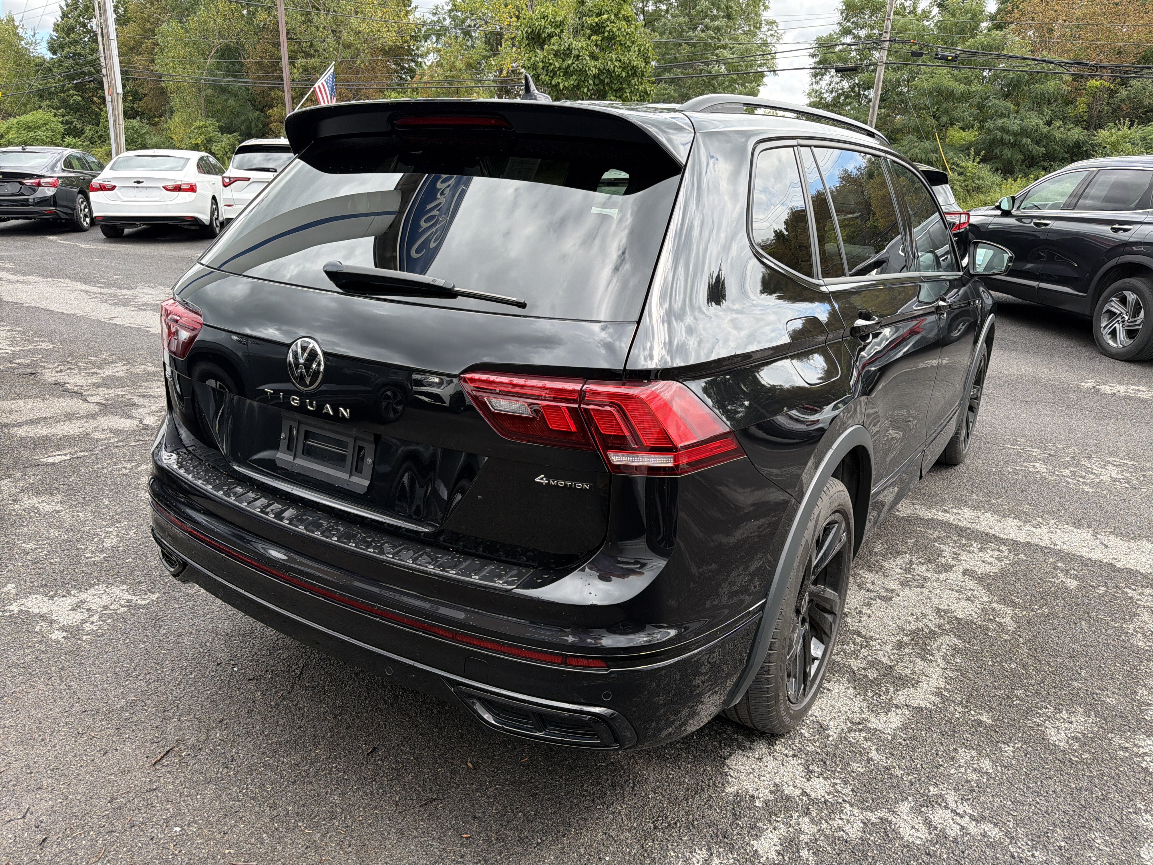 Used 2024 Volkswagen Tiguan SE R-Line AWD/4WD image 7