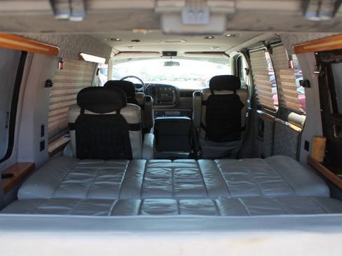 Used 2000 GMC Savana 1500 w/ Marketing Option Pkg 1SE RWD image 22