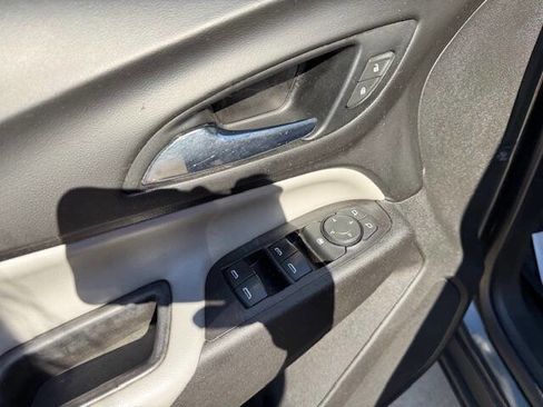 Used 2020 Chevrolet Equinox LS w/ LS Convenience Package image 41